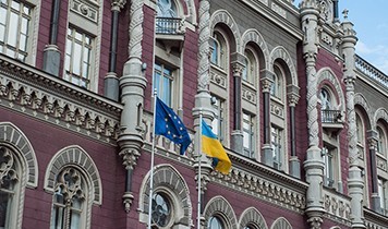 Як НБУ впливає на курс долара: інструменти, приклади та наслідки